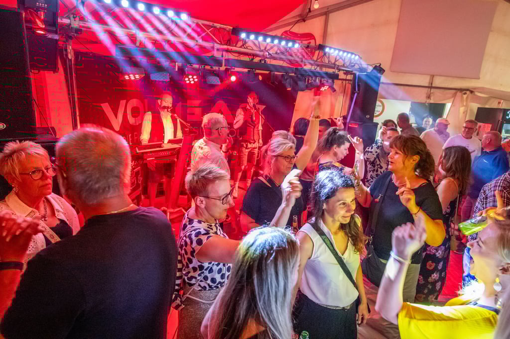 „Vollgas“: Die Südtiroler Partyband macht ihrem Namen alle Ehre.