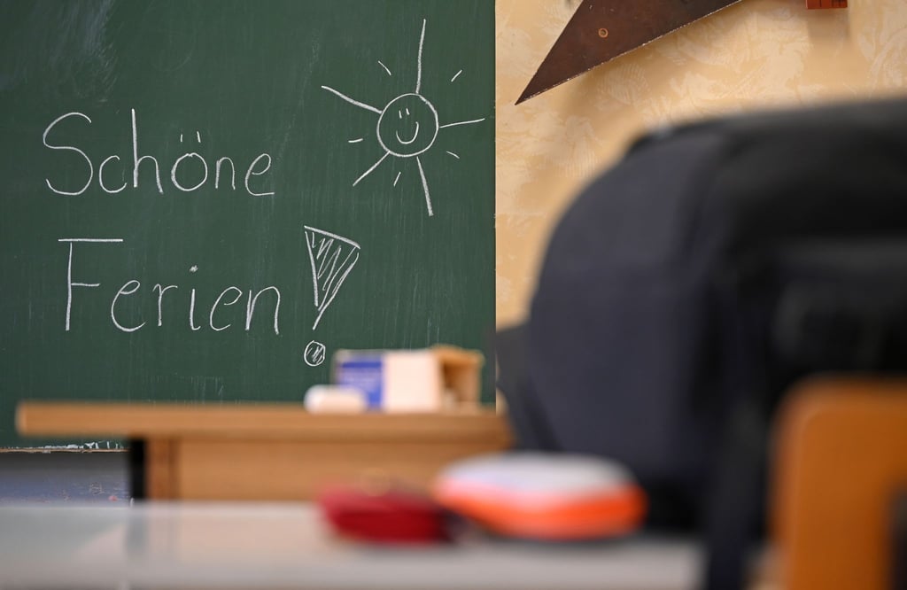 Sachsens Schülerinnen und Schüler erhalten Zeugnisse und gehen in die Sommerferien.