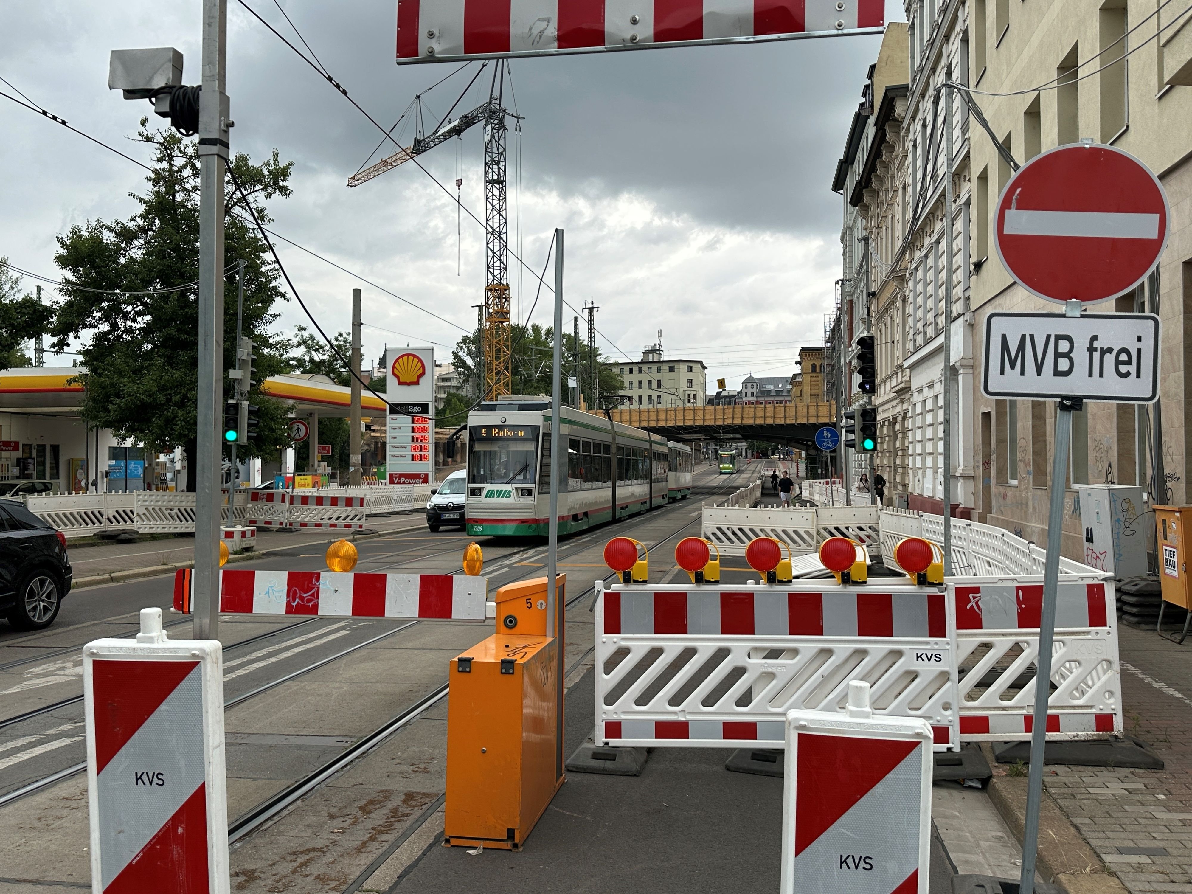 Brückenarbeiten der Bahn: Dann ist die Hallische Straße in Magdeburg wieder komplett frei