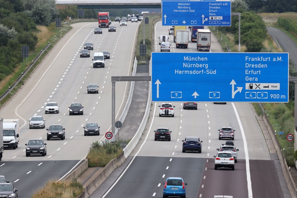 Zum Start der Sommerferien kann es auf Thüringer Autobahnen zu dichtem Verkehr kommen. (Symbolbild)