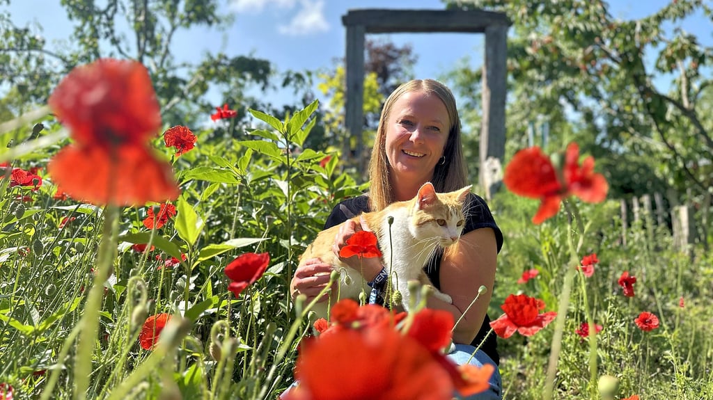 Im Garten von Stephanie Poppeck in Biederitz sprießen wilde Kräuter und Blumen querbeet.
