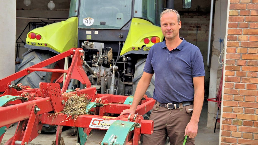 Landwirt Candy Beckurts aus Peulingen hat auf seinem eigenen Grundstück in Stendal einen Kartoffelautomaten errichtet. Diesen muss er nach einem Gerichtsbeschluss entfernen.