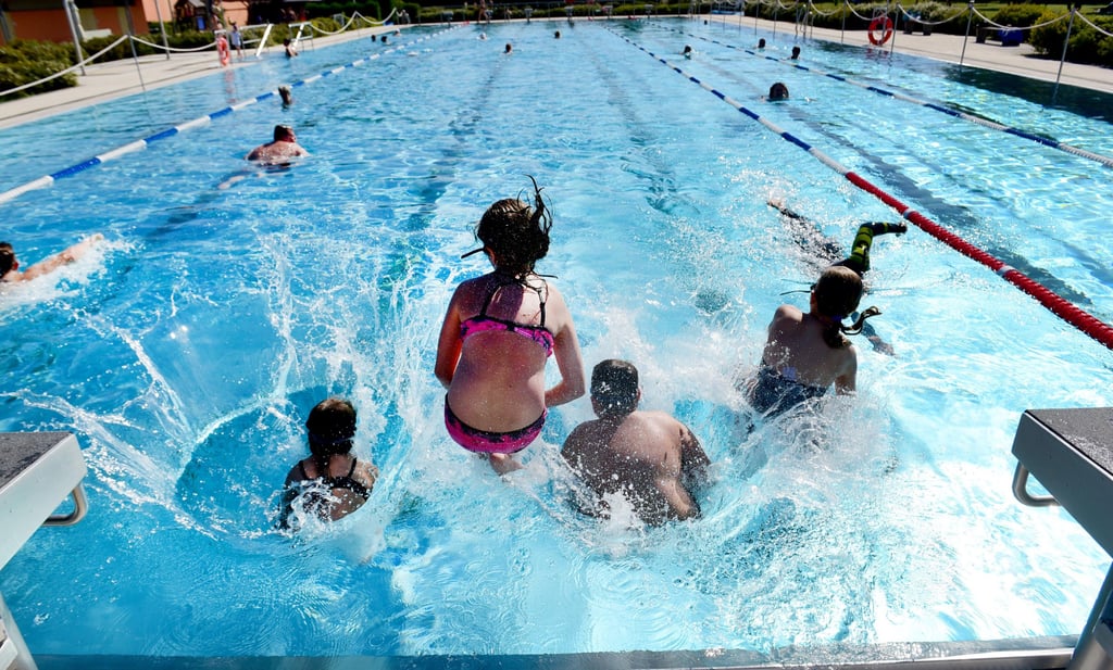 In den Freibädern und an den Seen in Magdeburg wird der Sommer zum Badevergnügen – trotz einiger Einschränkungen.