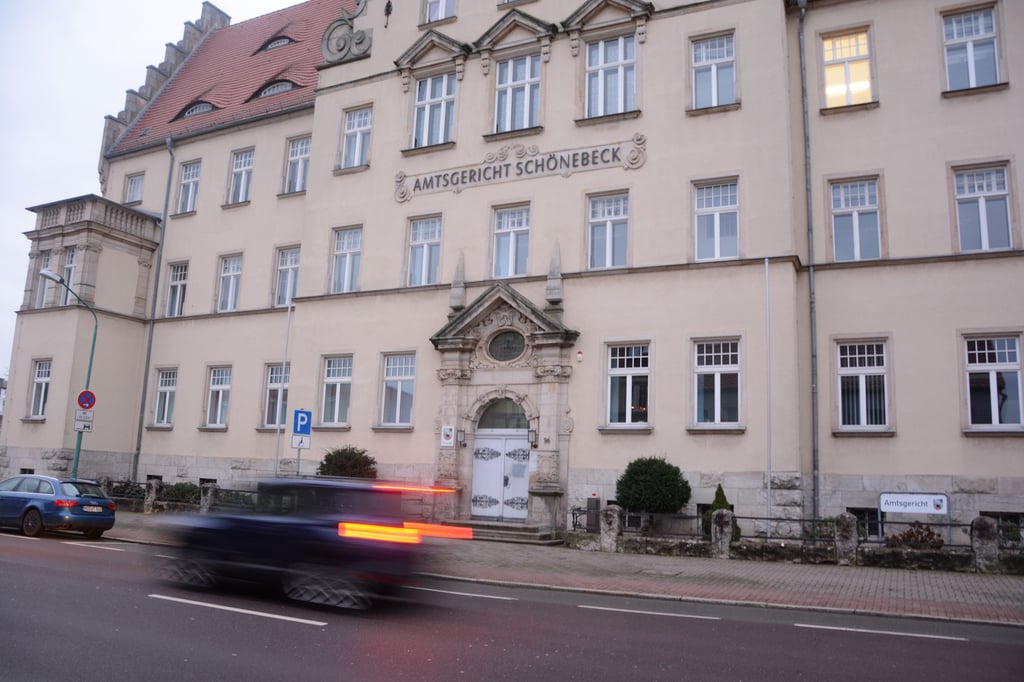 Im Amtsgericht Schönebeck wurde ein Tierquäler aus Calbe von einem Video und einer Aussage überführt.