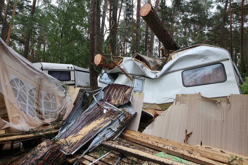 Vor allem auf einem Campingplatz in der Nähe von Stendal richtete das Unwetter schwere Verwüstungen an.