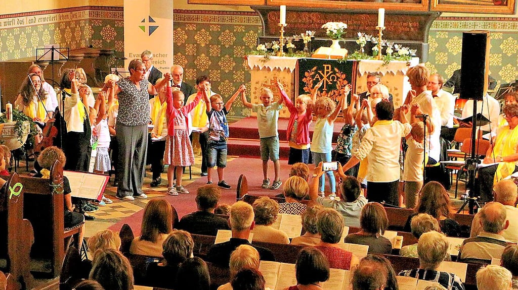 Mädchen und Jungen aus der Kindertagesstätte „Haus der kleinen Knirpse“ sowie der Grundschule Prettin sind in dem Festprogramm zu erleben.
