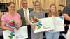 Vizelandrat Jörg Hartmann gratulierte Michaela Forberger, Gymnasium, sowie Ina Wurbs-Herglotz und Jasmin Mölbitz von der Sekundarschule. 