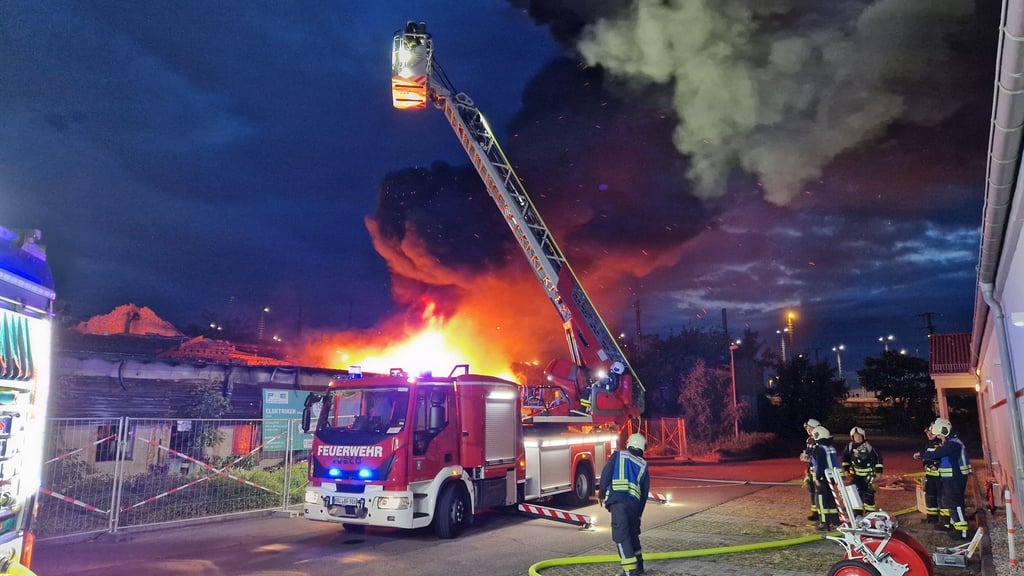 In der Berliner Straße in Halle kam die Feuerwehr zum Einsatz.