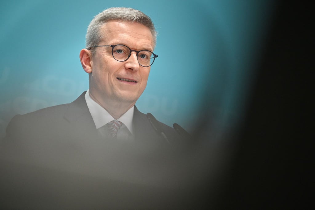 Digitalminister Wildberger hat sich dafür ausgesprochen, das europäische Digitalgesetz DSA konsequent durchzusetzen. (Archivbild)