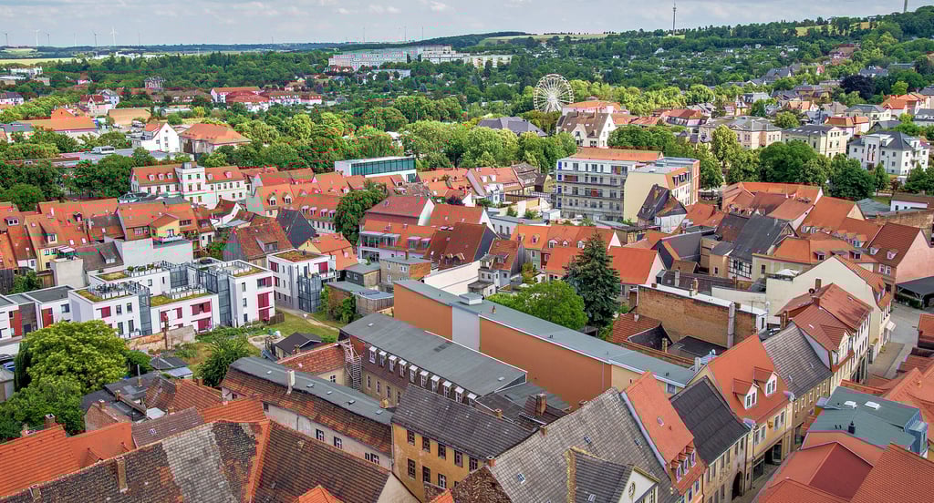 Was bezahlbarer Wohnraum bedeutet, ist immer eine Frage der Perspektive: Blick von der Naumburger Wenzelskirche.