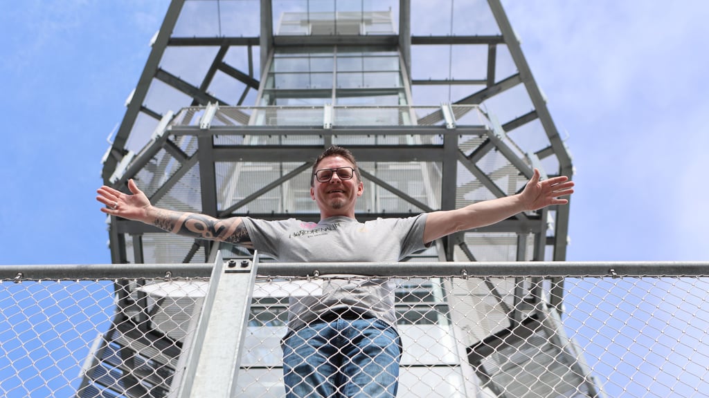 Der Harzdrenalin-Gründer Maik Berke auf dem Aussichtsturm "Solitair" an der Rappbodetalsperre.