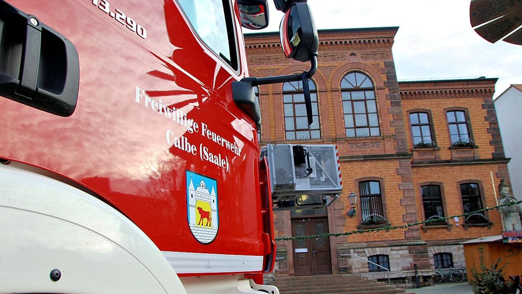 Die Feuerwehr der Stadt Calbe fördern will der neue Förderverein. Die Gründung stößt auf großes Interesse.