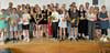 Gruppenbild mit Hermann. Alle Preisträger und Nominierten für den vom Förderverein und Schülerrat vergebenen Preis. 