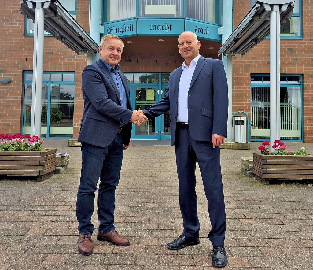 Als Leiter der Wirtschaftsförderung wird Steffen Staake (r.) nun in enger Zusammenarbeit mit Bürgermeister Michael Bedla stehen.