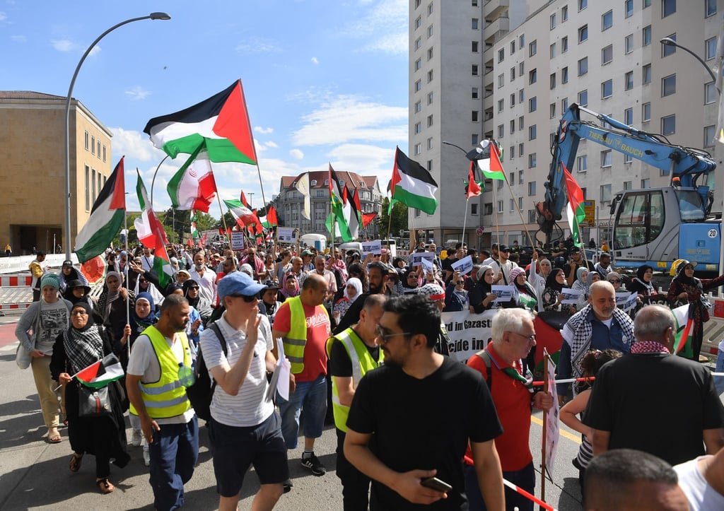 An dem Protestzug von Tempelhof nach Kreuzberg nahmen laut Polizei 400 Menschen teil.
