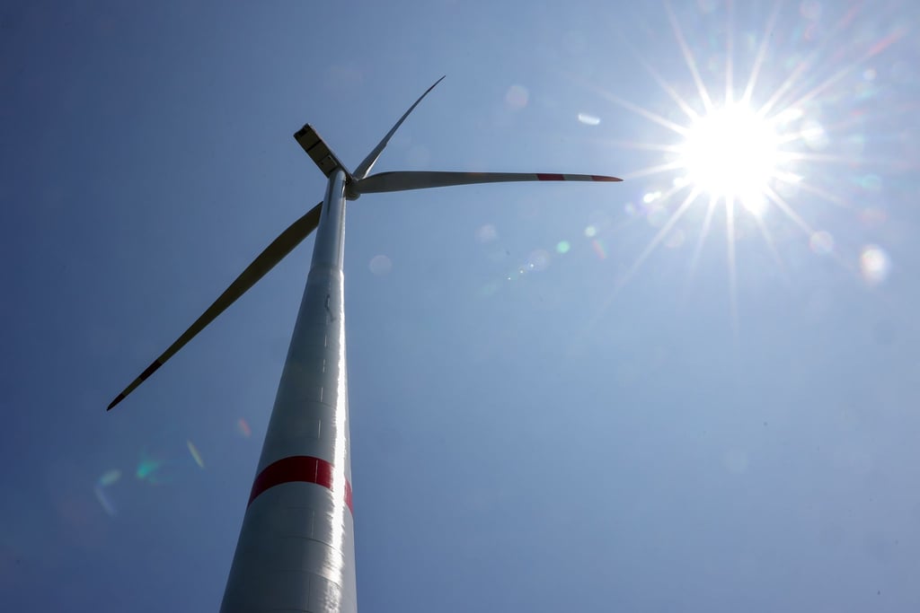 Kommunen sollen in Sachsen-Anhalt künftig von Windkraft- und Solaranlagen profitieren. (Archivbild)