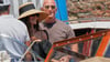 Am Tag nach der Hochzeit lassen sich Jeff Bezos und seine Frau Lauren in „Harry's Bar“ bringen.