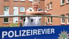 Nach dem Abitur 1982 begann Thomas Werner sein Studium an der Offiziersschule, seither ist er Polizist. 