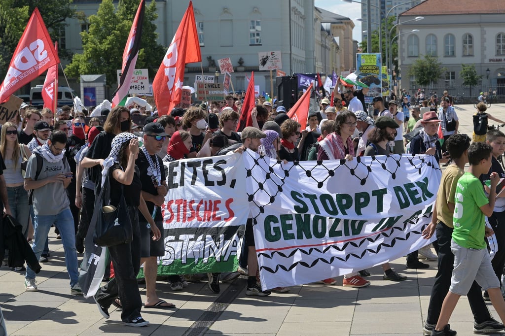 Etwa 300 Menschen zogen durch Potsdam.