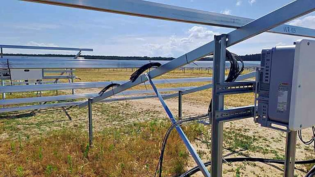 Nächtlicher Einbruch: Deutlich sind die Schäden auf der Baustelle des Solarparks Calvörde West zu sehen.