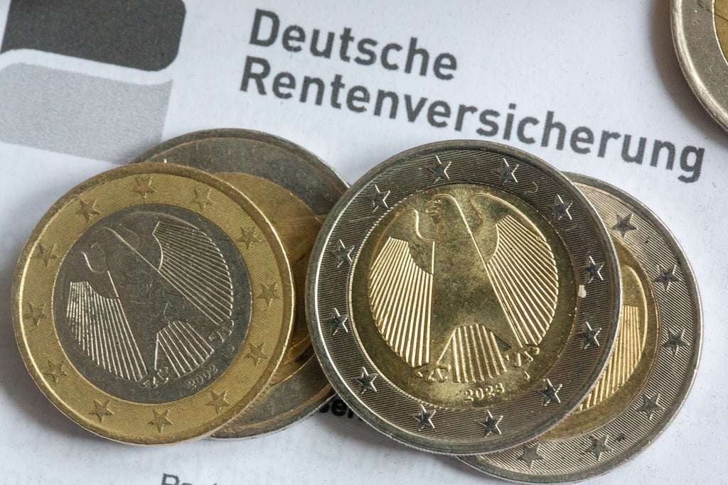 Für die Rentnerinnen und Rentner gibt es höhere Bezüge. (Archivbild)