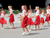 Die Mädchen des Karnevalsvereins aus Alsleben sorgten mit ihren Tänzen für gute Stimmung beim ersten Sommerfest.