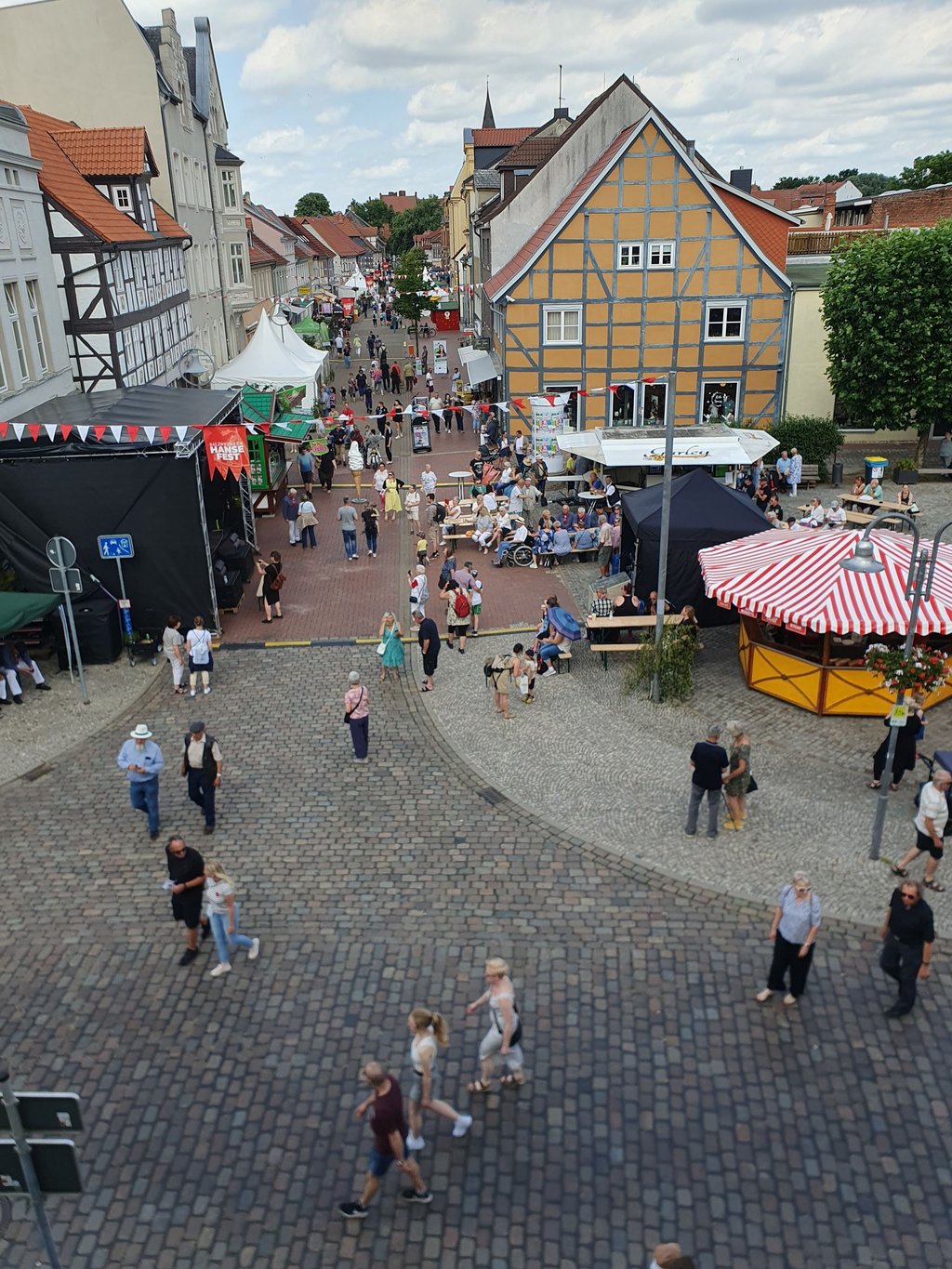 Auf der Breiten Straße präsentieren sich die Vereine.