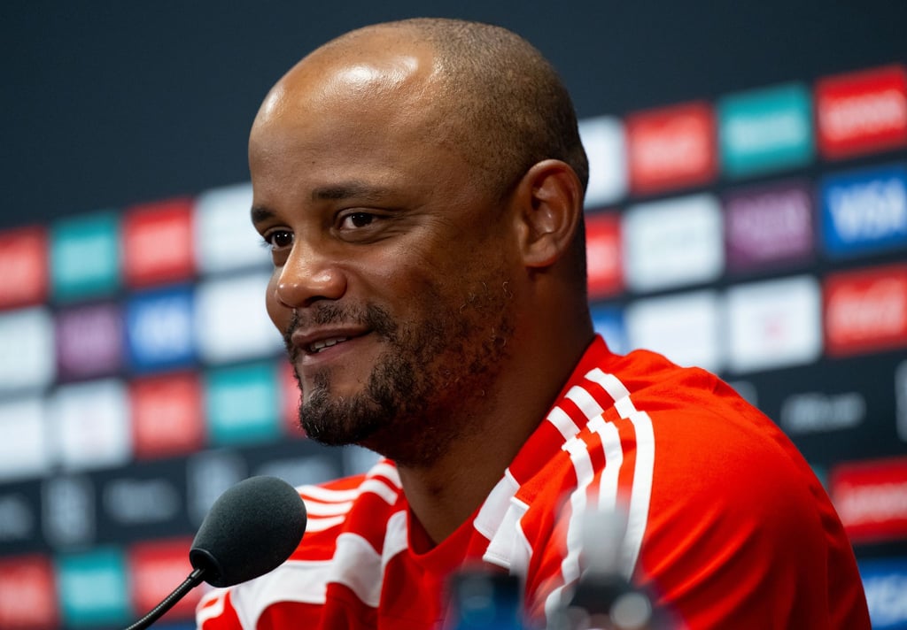Bayern-Trainer Vincent Kompany bei der Pressekonferenz vor dem Achtelfinale gegen Flamengo.