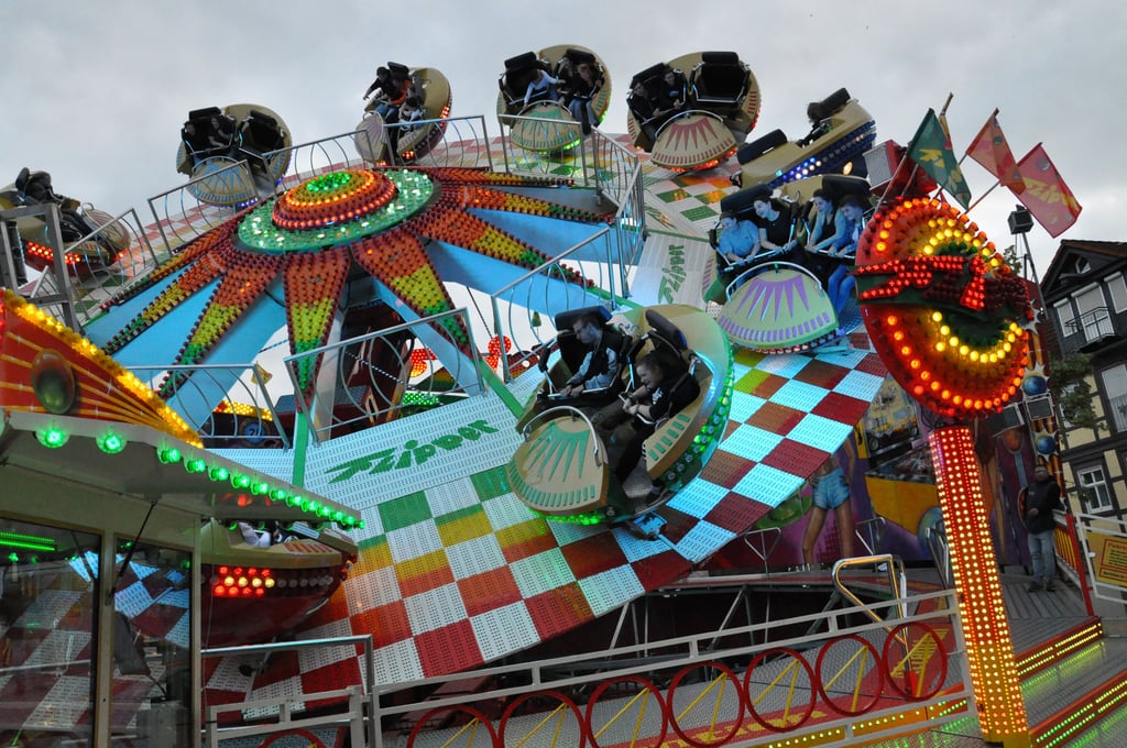 Eine Attraktion auf dem Rummel ist der Flipper.