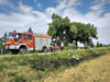 Zu einem Böschungsbrand rückten die Feuerwehren am Sonntagnachmittag aus.