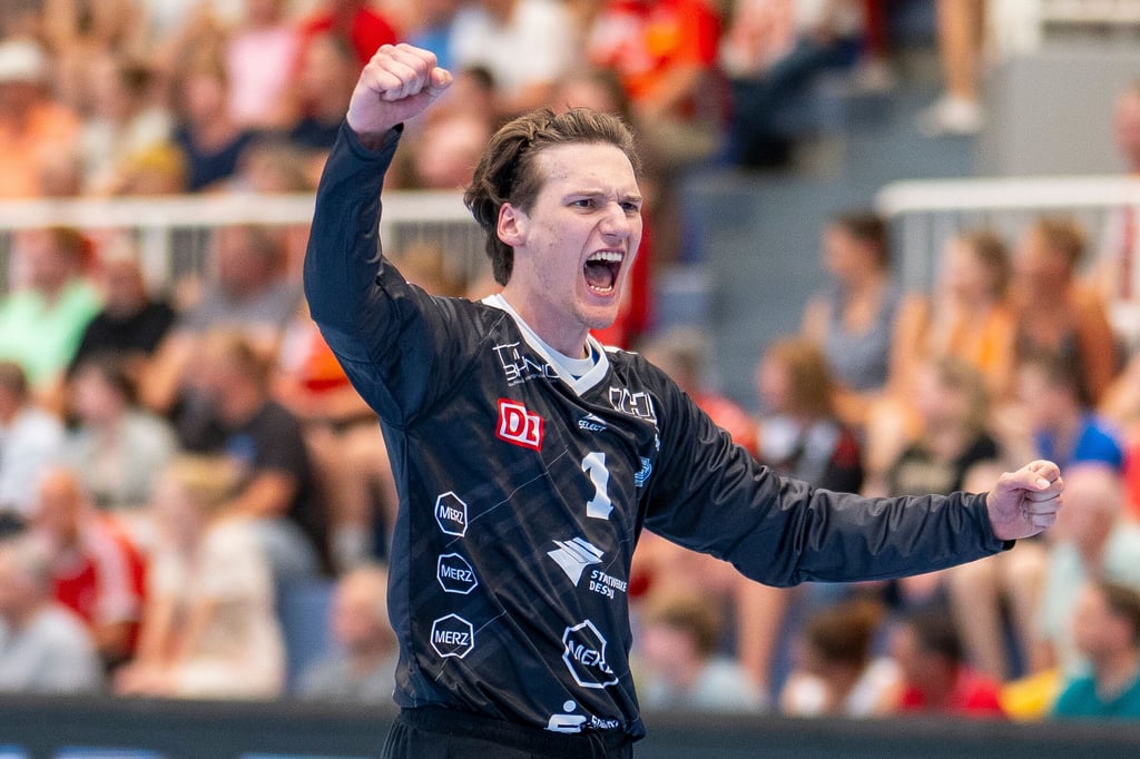Dessau-Roßlauers Torwart Janik Patzwaldt kann auch nach dem Sieg im Wiederholungsspiel gegen Essen jubeln.