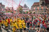 Bleiben Papierschlangen und Konfetti oder kommt es zur Rückkehr der Luftballons? In der Kirschfest-Umfrage kann man dazu abstimmen.