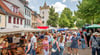 Der Kirschfestsonntag steht in Naumburg im Zeichen der Peter-Pauls-Messe. Auf der bietet unter anderem Korbmacher    Mike Heßler aus  Bad Düben seine Waren feil.