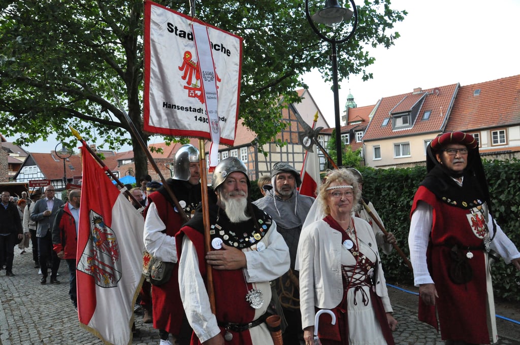 Immer mitten im Geschehen die Salzwedeler Stadtwache.