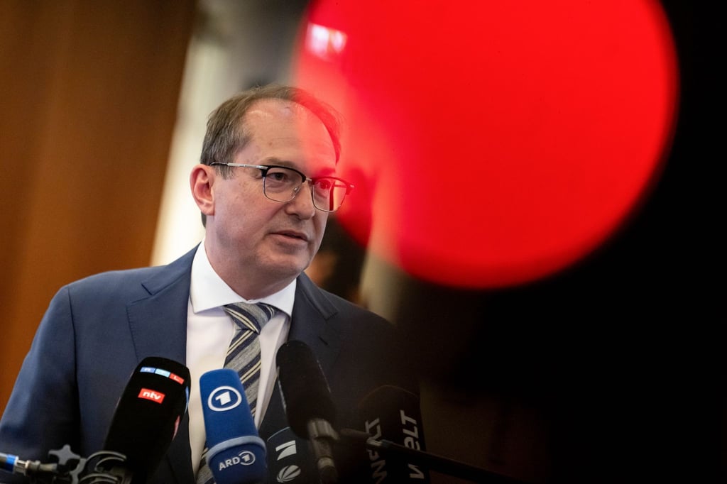Bleibt bei seinen Bedenken gegen einen AfD-Verbotsantrag: Alexander Dobrindt. (Archivbild)