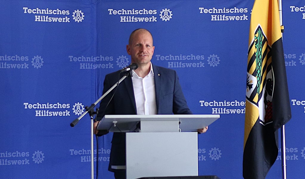 Sebastian Stoll sprach als Stellvertreter des Landrats über seine Erfahrung mit dem THW-Ortsverband Stendal.