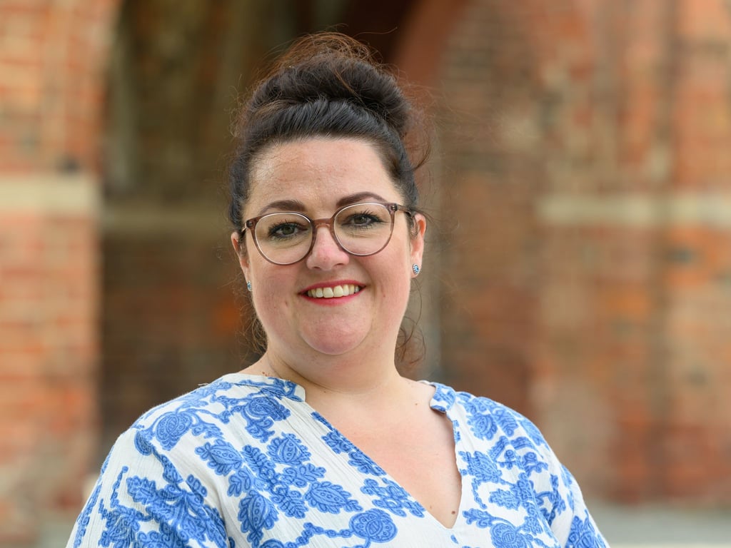 Sabrina Dimde geht mit dem besseren Ergebnis als ihre Kontrahentin in die Stichwahl im Juli. (Archivbild)