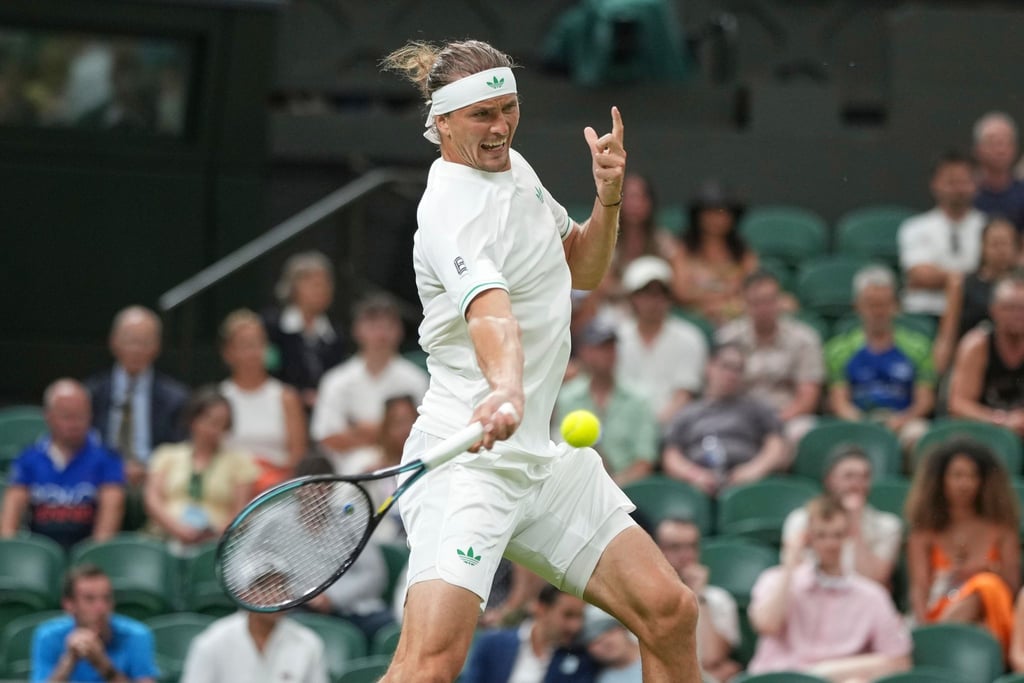 Alexander Zverev spielt am Dienstag seine Erstrundenpartie zu Ende.