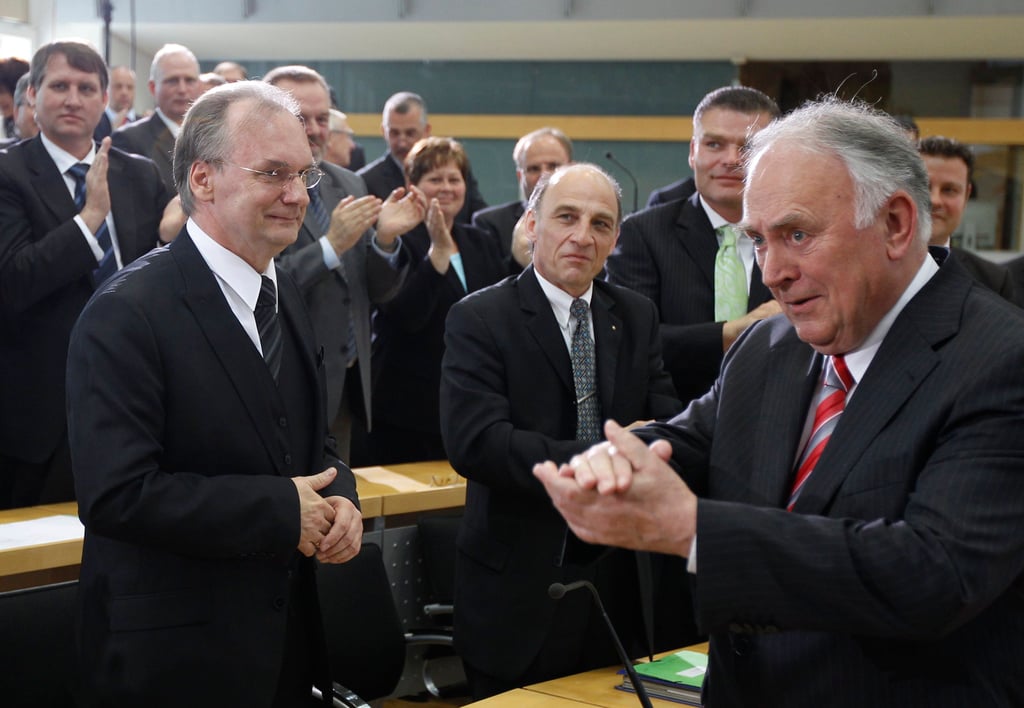 2011: Wolfgang Böhmer verlässt die politische Bühne, sein Nachfolger Reiner Haseloff wurde vom Landtag gerade zum neuen Ministerpräsidenten gewählt.