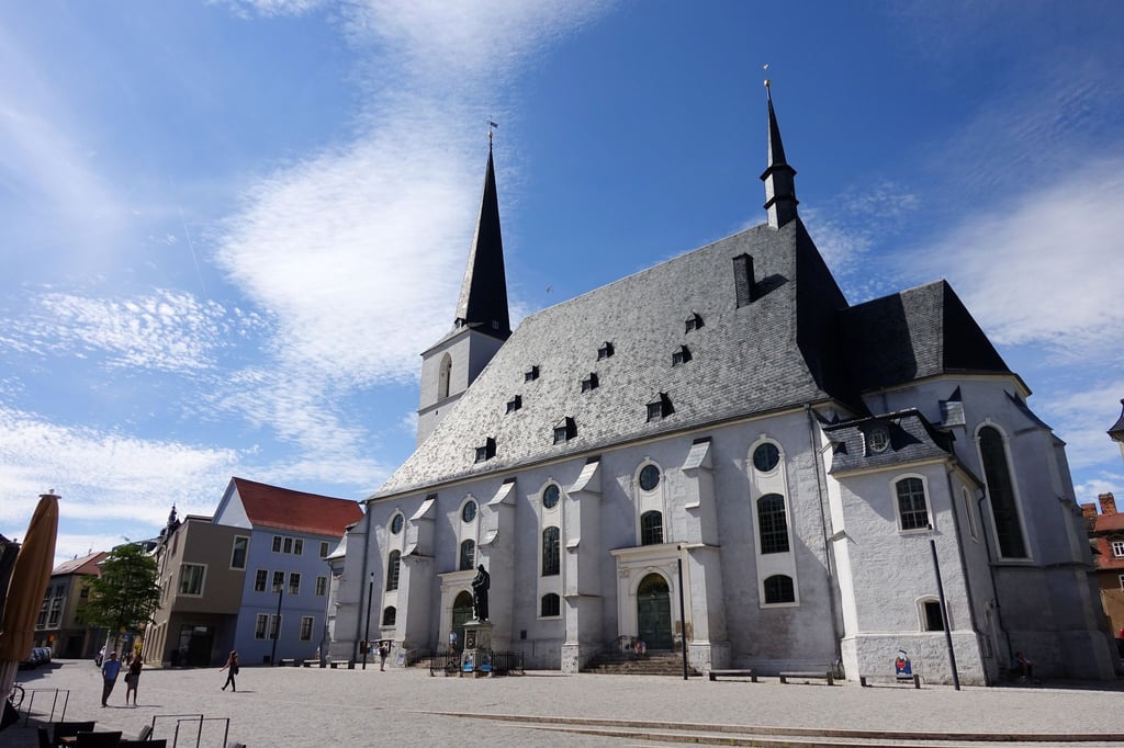 In den heißen Tagen des Sommers sollen Kirchen als Zufluchtsorte für alle zugänglich sein. Dazu hat die Evangelische Kirche in Mitteldeutschland ihre Mitgliedsgemeinden aufgerufen. (Archivfoto)