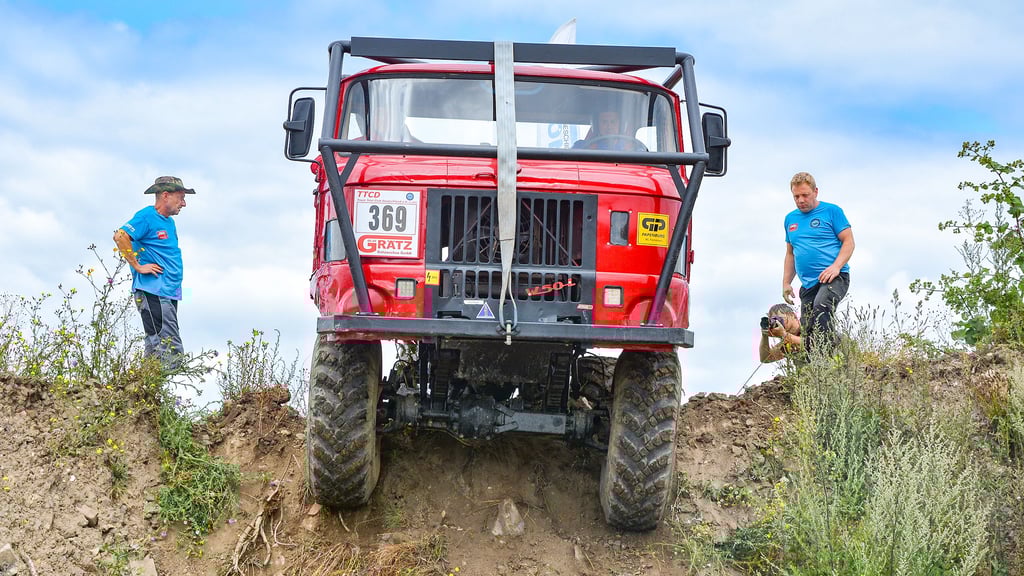 Waghalsige Manöver, steile Hänge und immer neue Herausforderungen gehören für die Teilnehmer an den Internationalen Truck Trial Meisterschaften in Farsleben dazu. In diesem Jahr wird das Groß-Event aber noch um einen bewegenden guten Zweck erweitert.