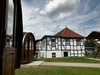 Das Gartenhaus ist als Drei-Sterne-Hotel zertifiziert. Besonders beliebt sind Übernachtungen im Fass. 