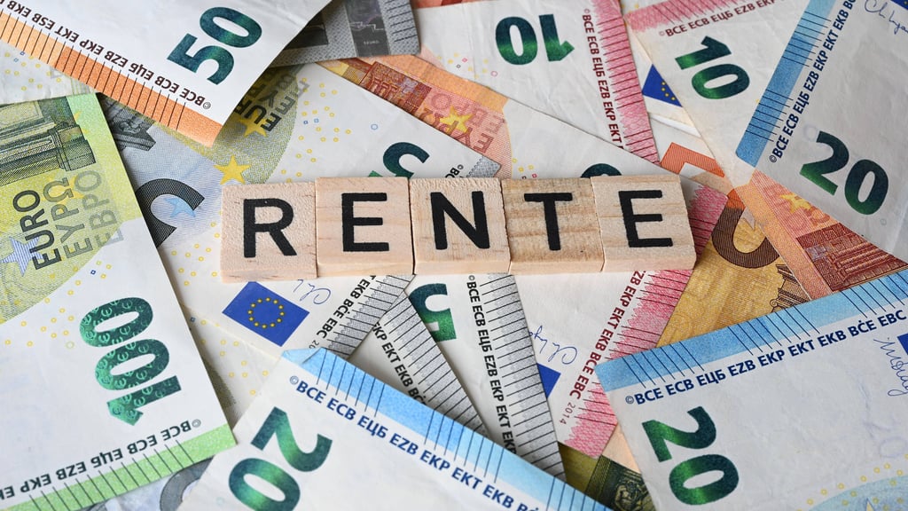 Zum Juli ändert sich einiges: Rentner dürfen sich über mehr Geld freuen. Was noch geändert wird.