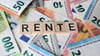 Zum Juli ändert sich einiges: Rentner dürfen sich über mehr Geld freuen. Was noch geändert wird.