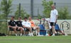 Pascal Ibold (vorn sitzend) und Petrik Sander (r.) waren zuletzt angetan von der Leistung ihrer U 23. 