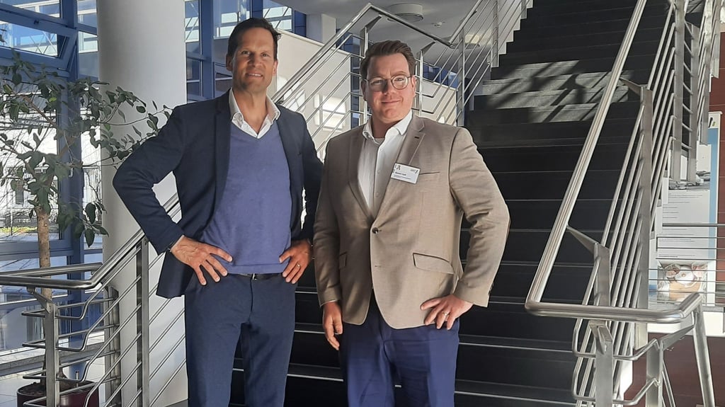 Die neue Betriebsleitung des Klinikums (v.li.): Prof. Christioph Herborn, Ärztlicher Direktor, und Bjoern Saft, 1, Betriebsleiter und Verwaltungsdirektor. Der Stadtrat hat nun für eine Verlängerung der Verträge mit dne Beiden gestimmt.