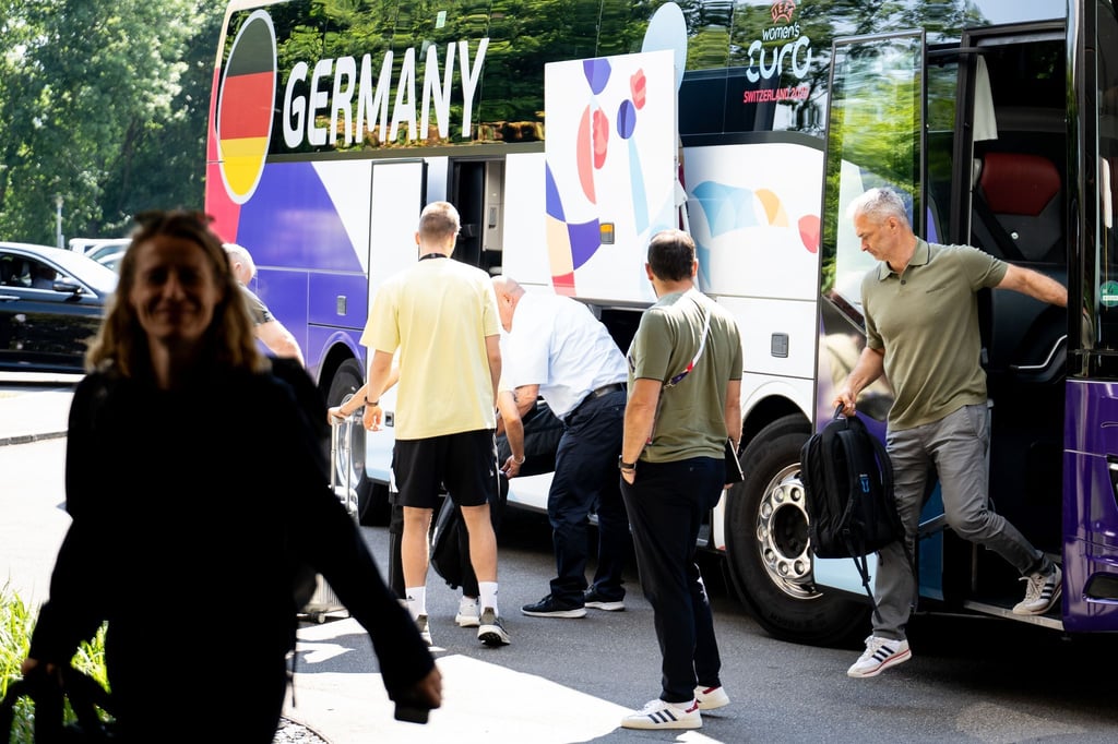 Ausstieg in Zürich: Bundestrainer Christian Wück will die deutschen Fußballerinnen zum EM-Titel führen.