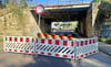 Die Brückenunterführung in Biederitz ist seit Montagmorgen vollgesperrt. 