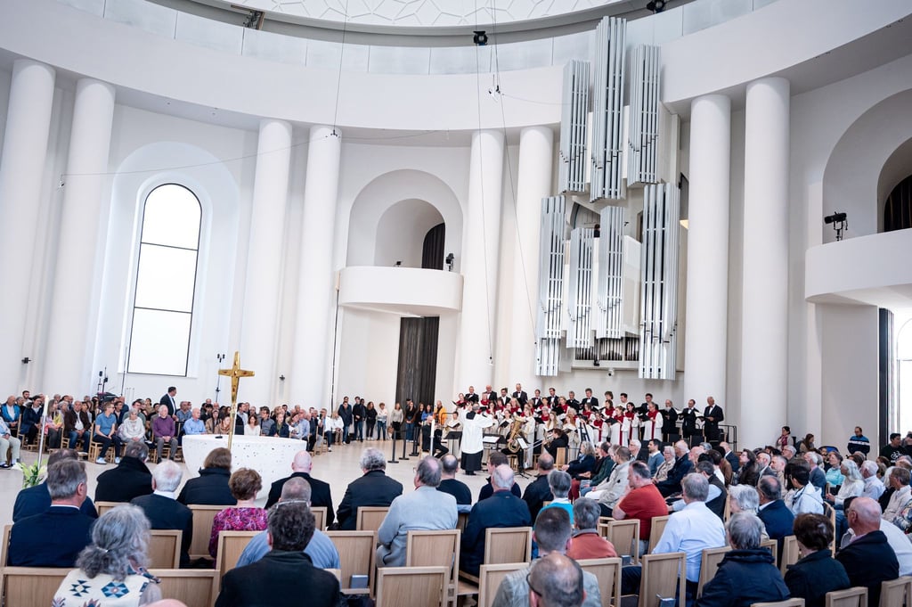 Die Sankt Hedwigs-Kathedrale gehört zu den wichtigsten katholischen Kirchen Berlins - kleinere Religionsgemeinschaften sind oft auf der Suche nach Räumen. (Archivbild)