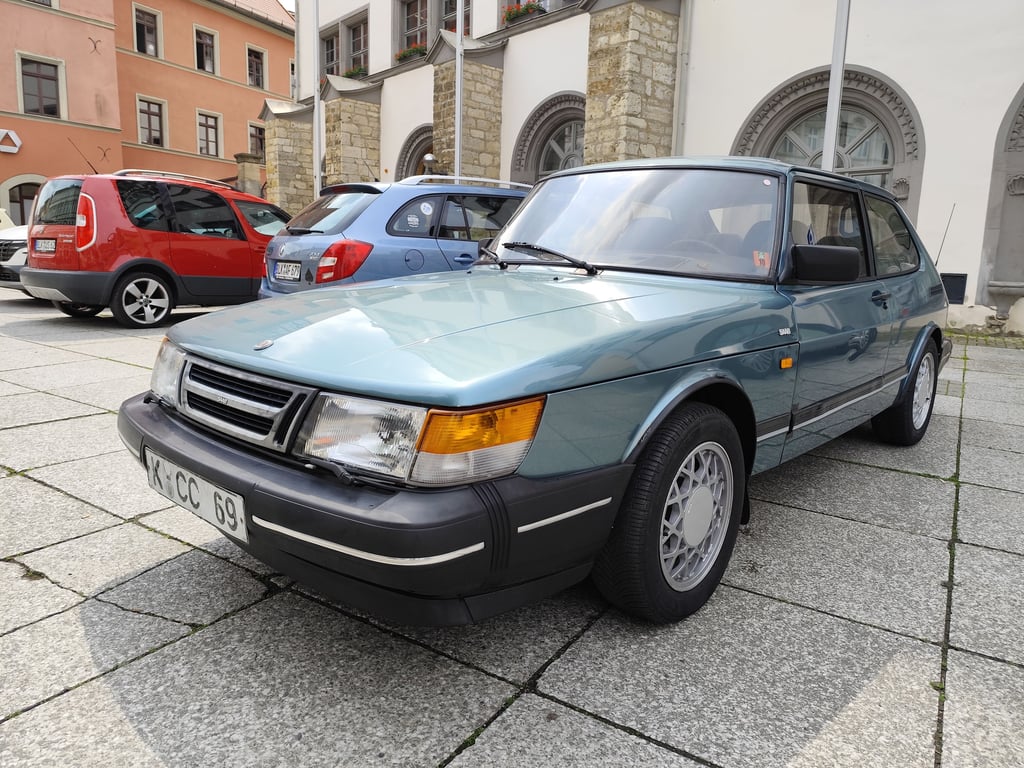 Dieser Saab wurde Anfang Februar aus dem Naumburger Citykaufhaus gestohlen. Mit ihm fuhr der Besitzer zur ersten Sitzung des Prozesses im Amtsgericht.